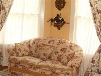 EDGEWOOD MANOR