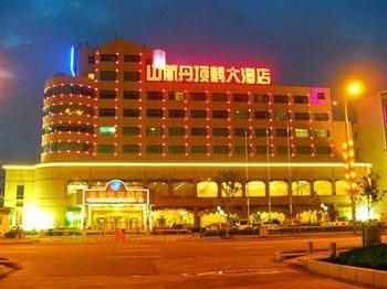 Red-Crowned Crane Hotel