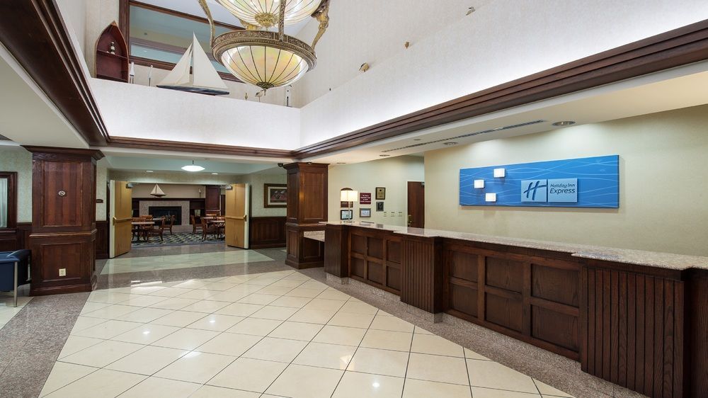 Holiday Inn Express Hauppauge-Long Island, an IHG Hotel