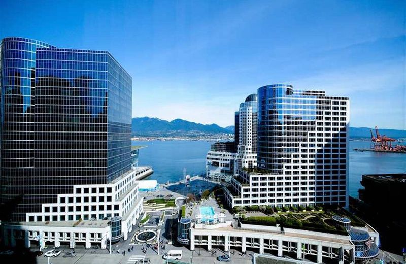 Auberge Vancouver Hotel