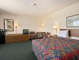Super 8 by Wyndham Anamosa IA