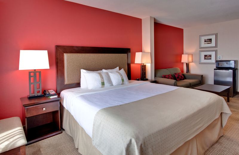 Holiday Inn Hotel & Suites Bakersfield, an IHG Hotel