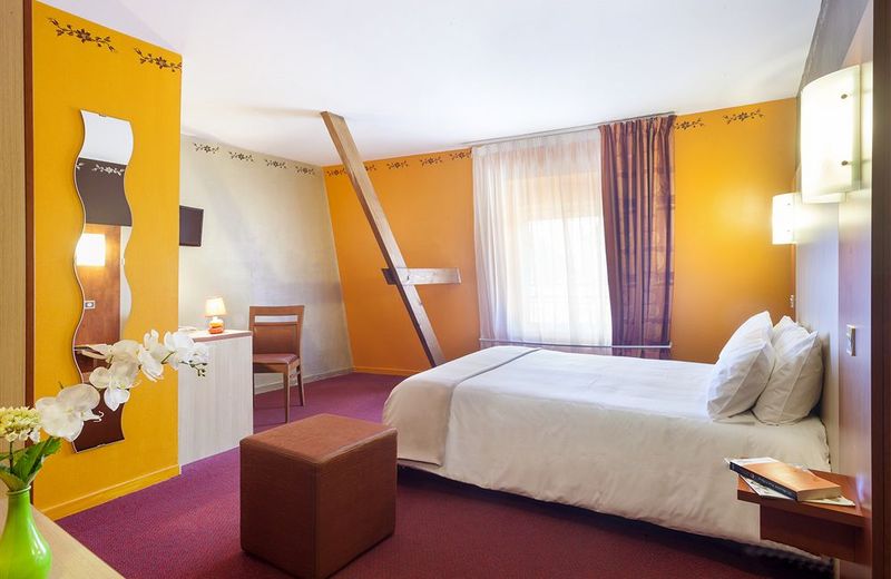 BRIT HOTEL Le Lion d'Or CHINON
