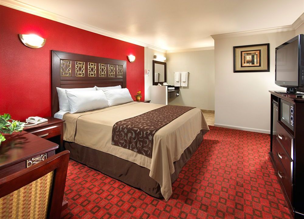 Studio Inn & Suites Downey