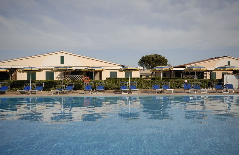 Villaggio Turistico La Cecinella