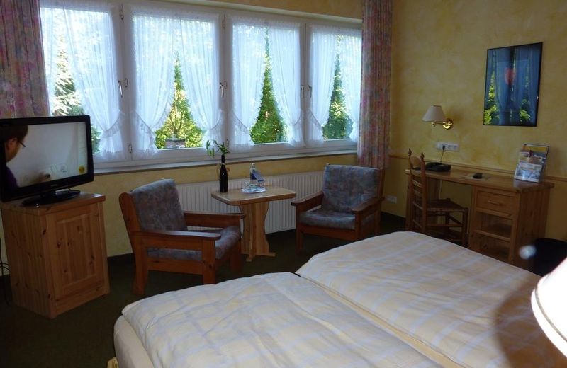 Akzent Hotel Zur Wasserburg - Hotel Garni bed & breakfast