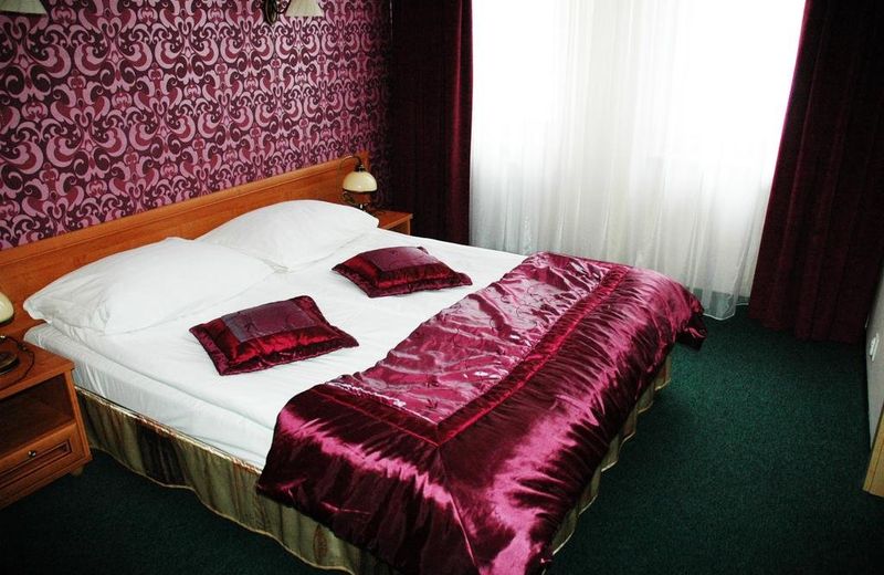 Hotel z Sanatorium Uzdrowiskowym Knieja Spa&Wellness