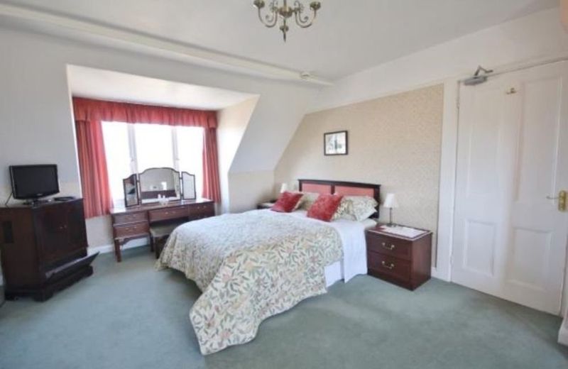 Hillcrest House Bed & Breakfast