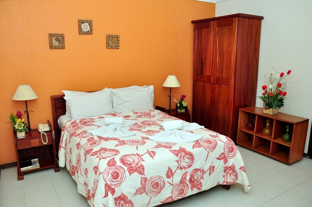 Machado's Plaza Hotel