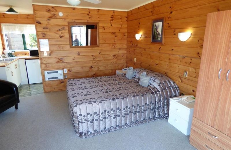 Cedarwood Lakeside Motel & Conference Venue