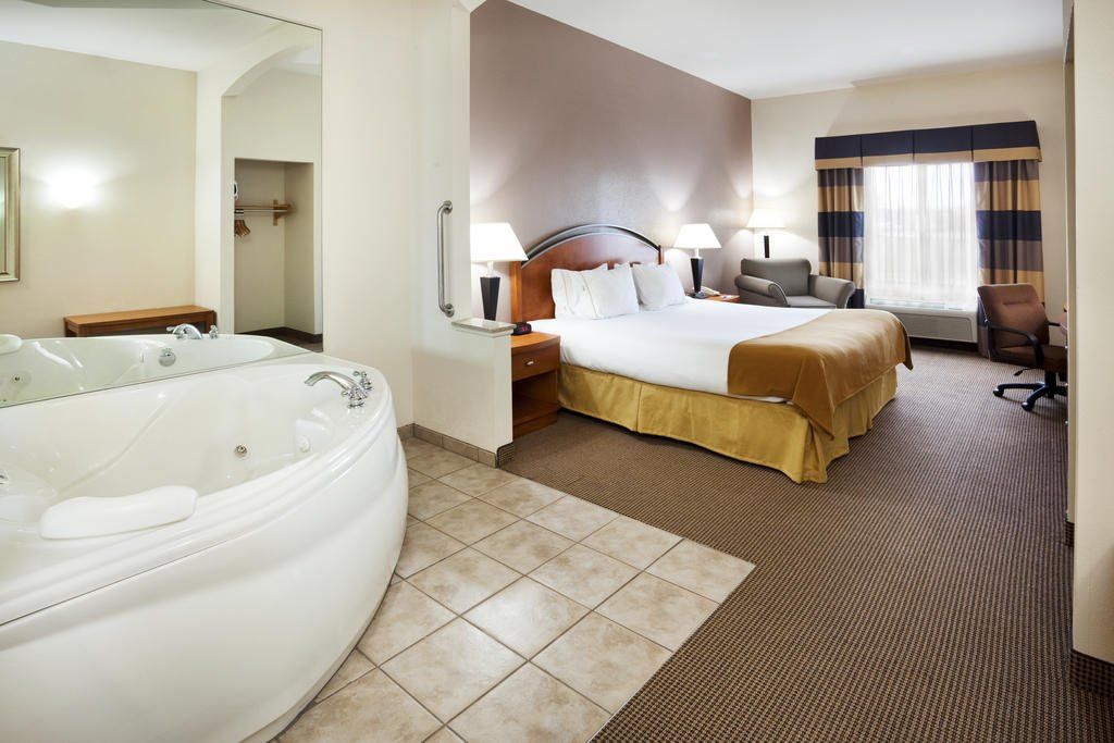 Holiday Inn Express Forest City, an IHG Hotel