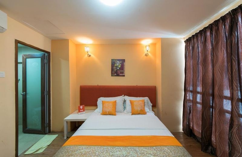 OYO 137 1st Centro Hotel