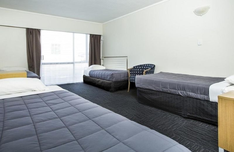 Four Canoes Hotel