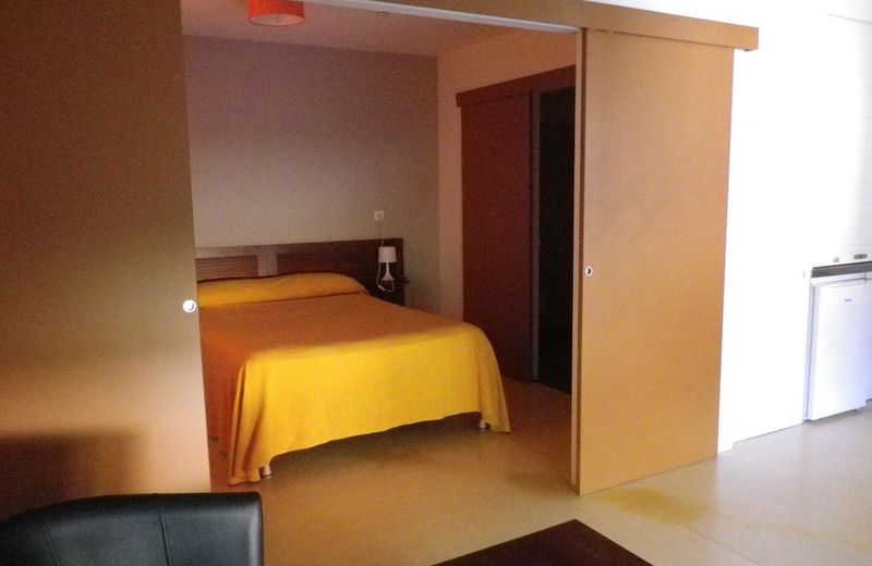 Kiwi Hotel