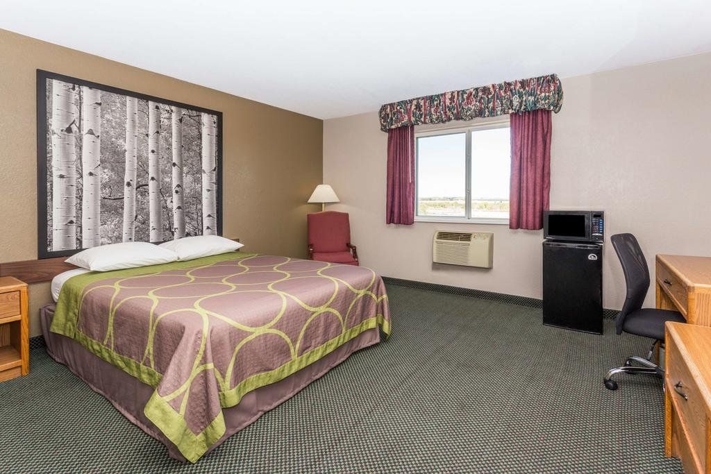 Super 8 by Wyndham Ft. Morgan