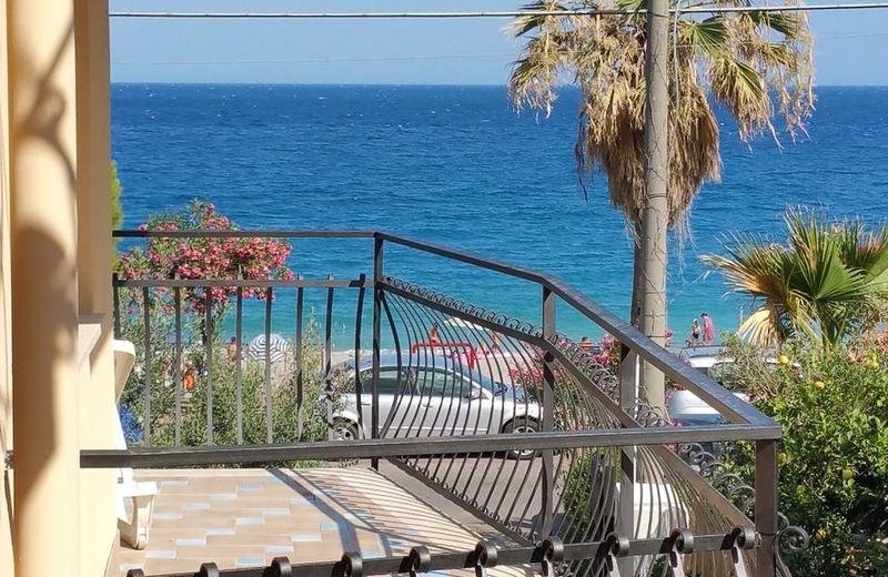 ChrisMare Hotel