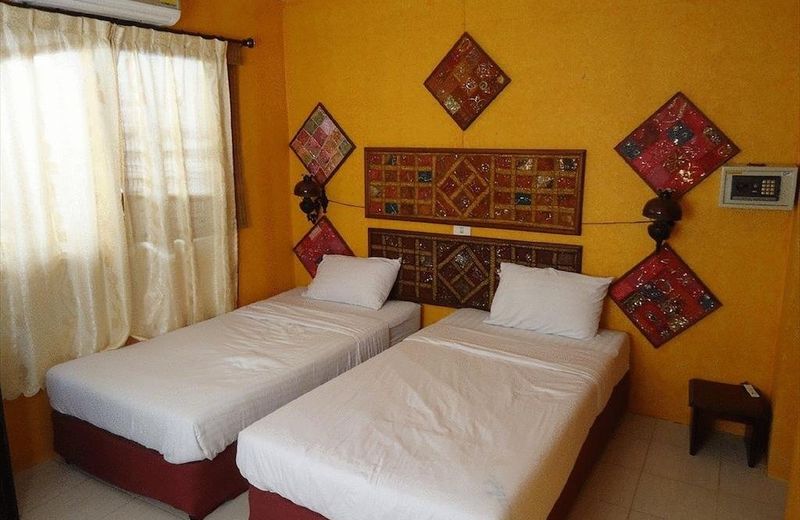 OYO 1103 Pirates House Hotel