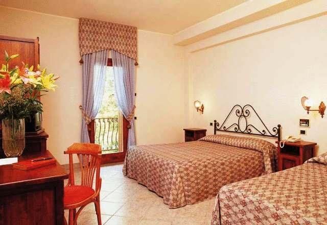 Leo Hotel