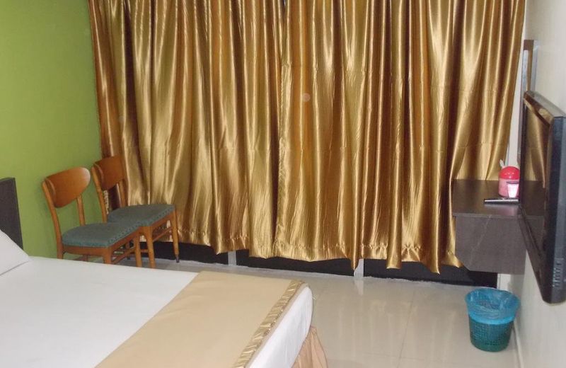OYO 90442 Newtown Star Hotel