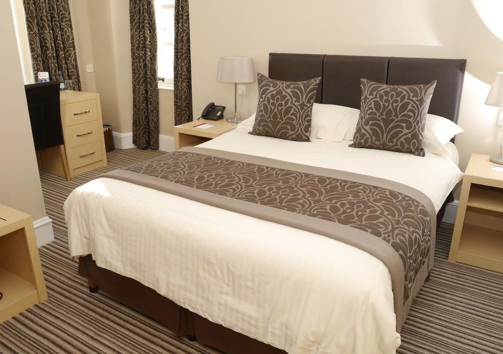 Burnett Arms Hotel