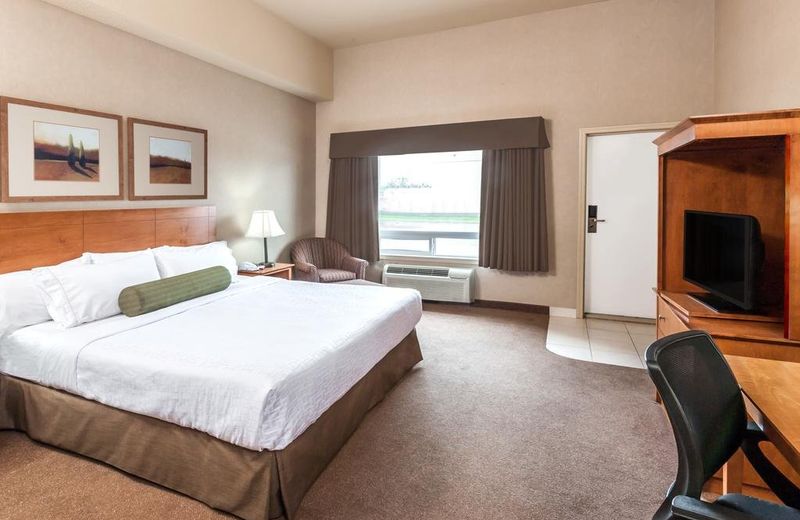 Ramada by Wyndham Airdrie Hotel & Suites
