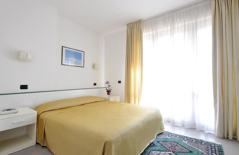 RESIDENCE HOLIDAY