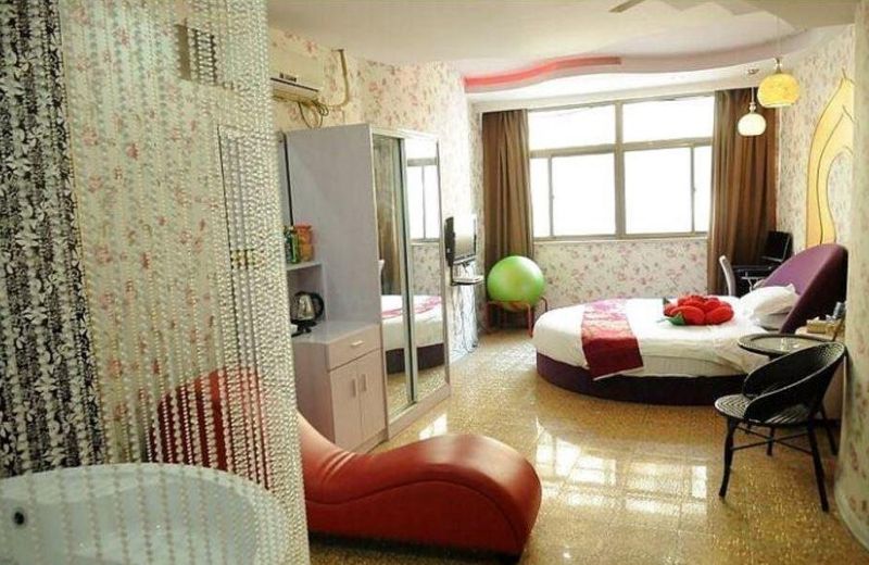 Weiluona Hotel