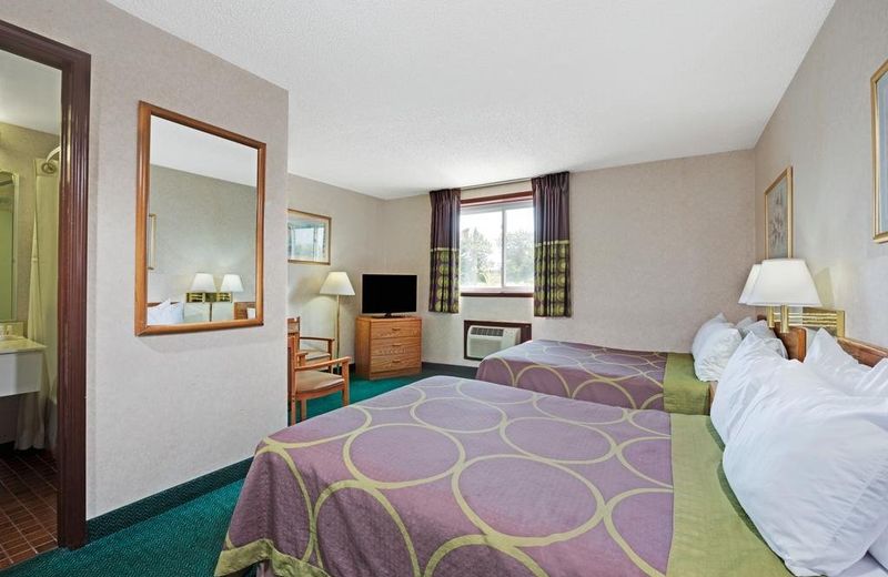 Super 8 by Wyndham Kenmore/Buffalo/Niagara Falls Area