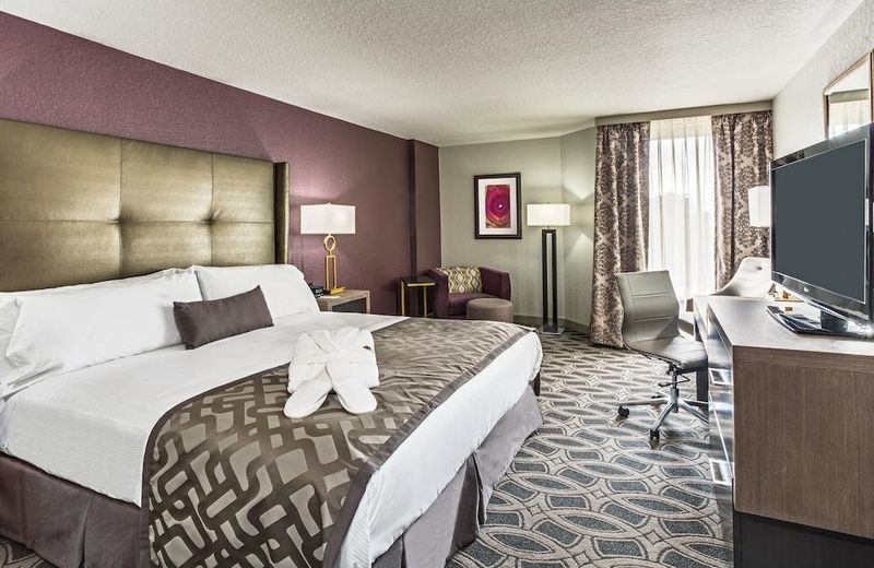 Crowne Plaza Saddle Brook, an IHG Hotel