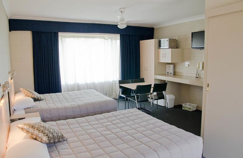 Baybrook Motor Inn
