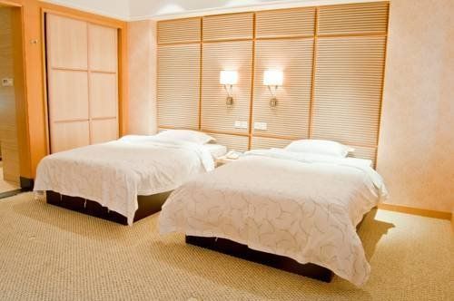 Meilin Hotel (Yichang CBD Jiefang Road Pedestrian Street)