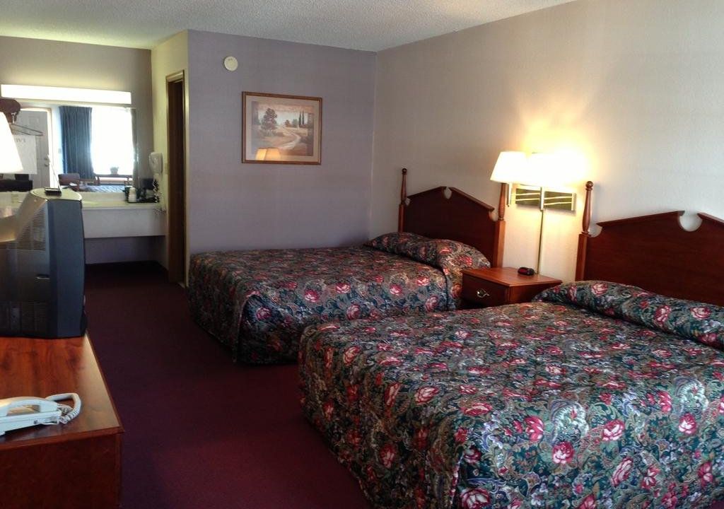 Twelve Oaks Inn