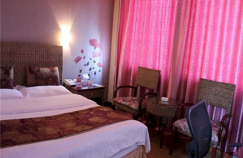 Qujing Derun Hotel