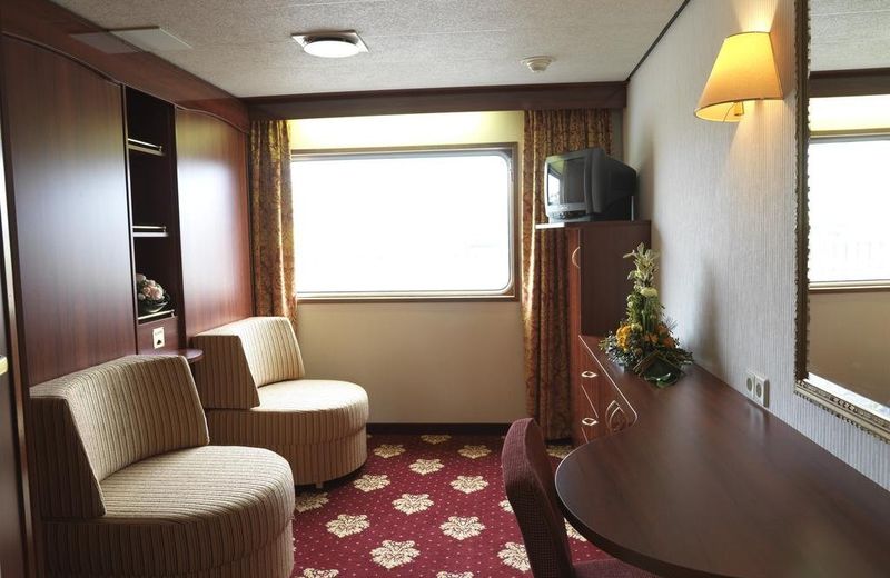 Baxter Hoare Hotel Ship