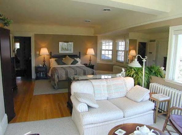 THE MOFFAT HOUSE