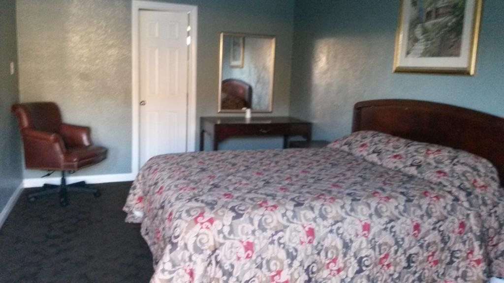 Deluxe Motel