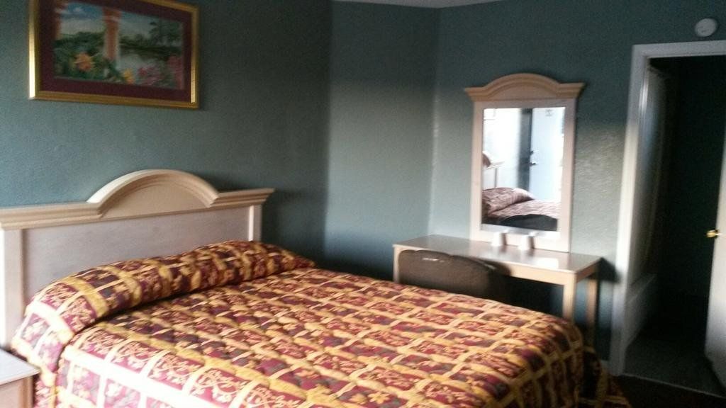 Deluxe Motel