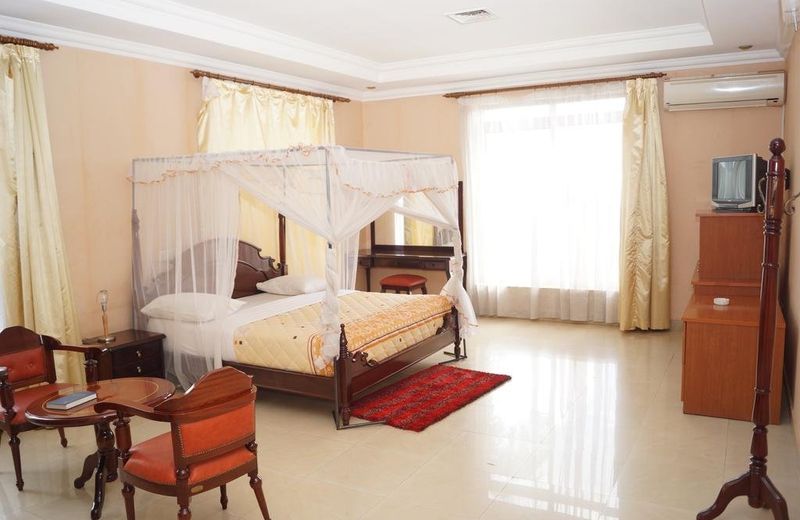 J&M Airport Road Hotel