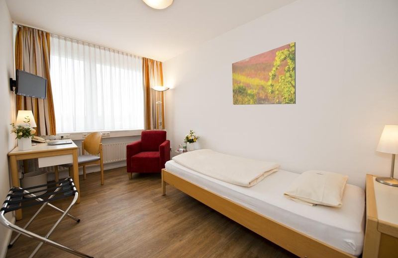 Heinrich Pesch Hotel