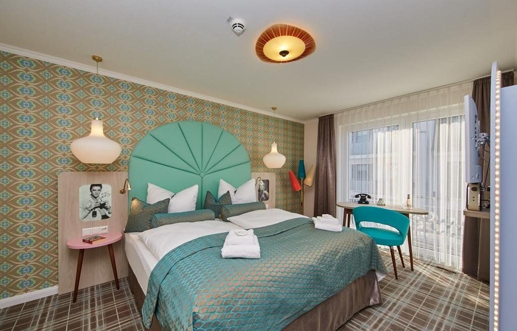 Bernstein Hotel "50`s Seaside Motel"