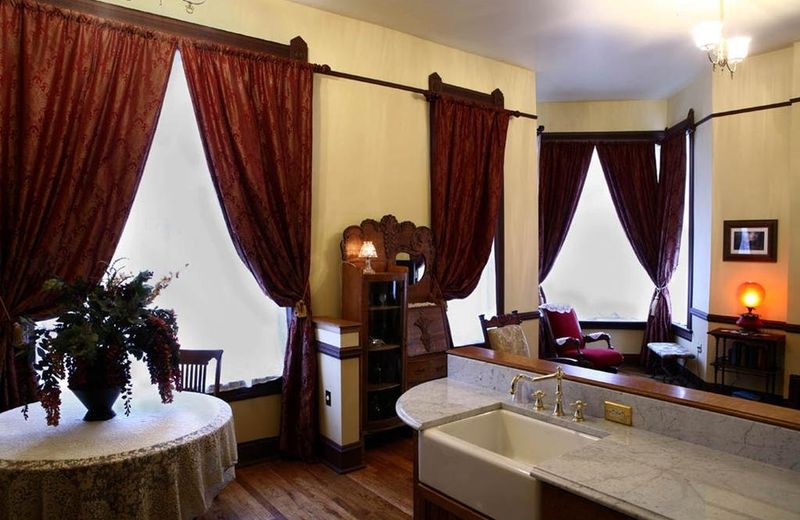 Martin & Mason Hotel