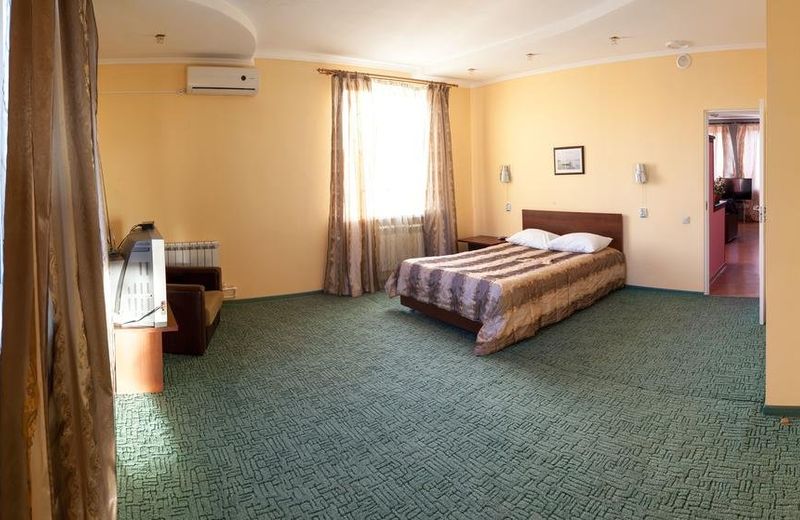 Shri Lanka Hotel