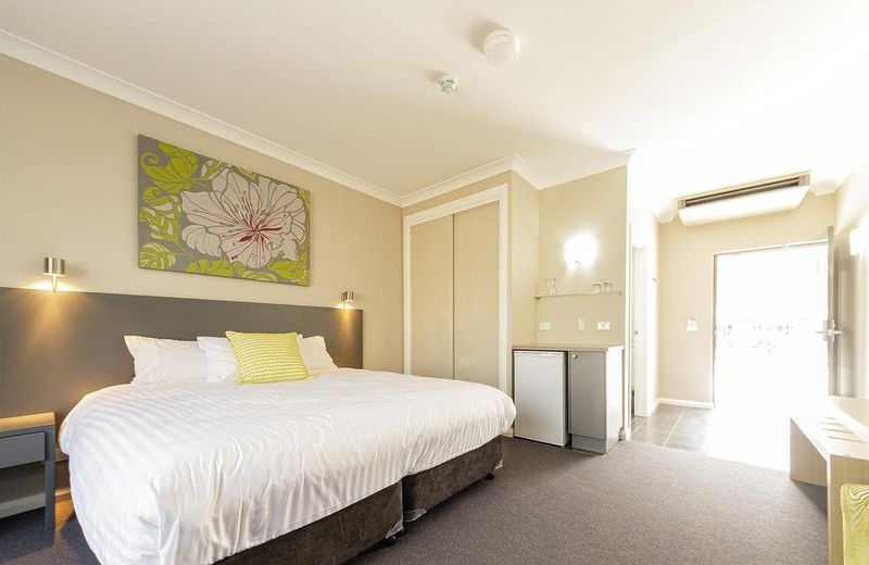 Cowra Services Club Motel