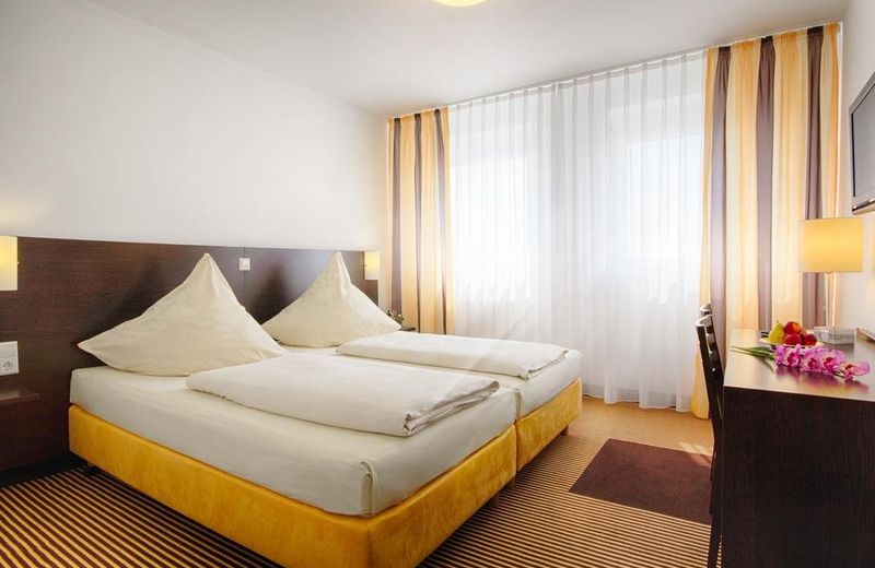 iQ-Hotel