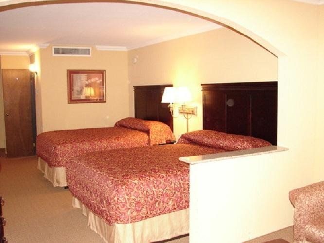 Econo Lodge Inn & Suites