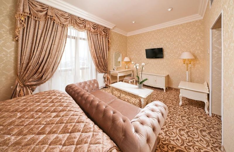 Royal Grand Hotel (Truskavets)