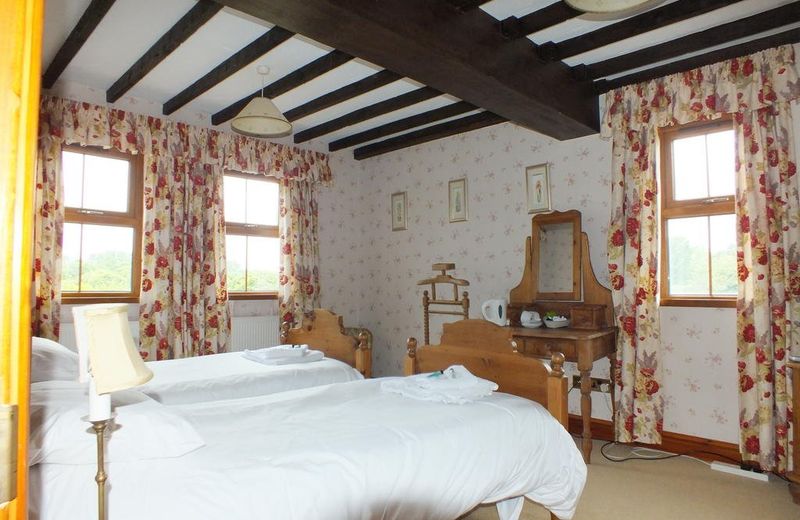LLwyn Country House