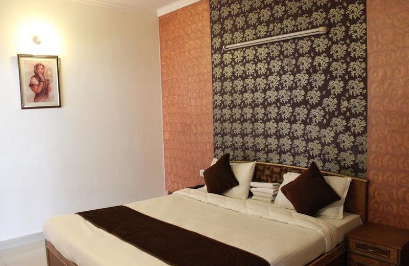 OYO 12221 Hotel M house