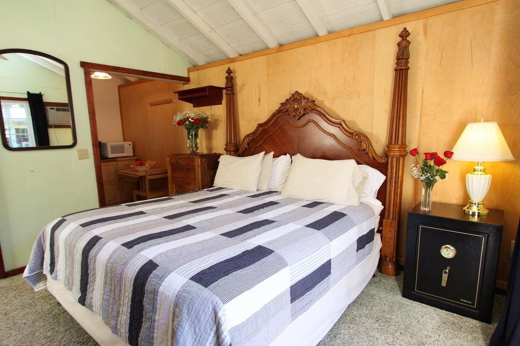 The Woods Hotel and Cabins