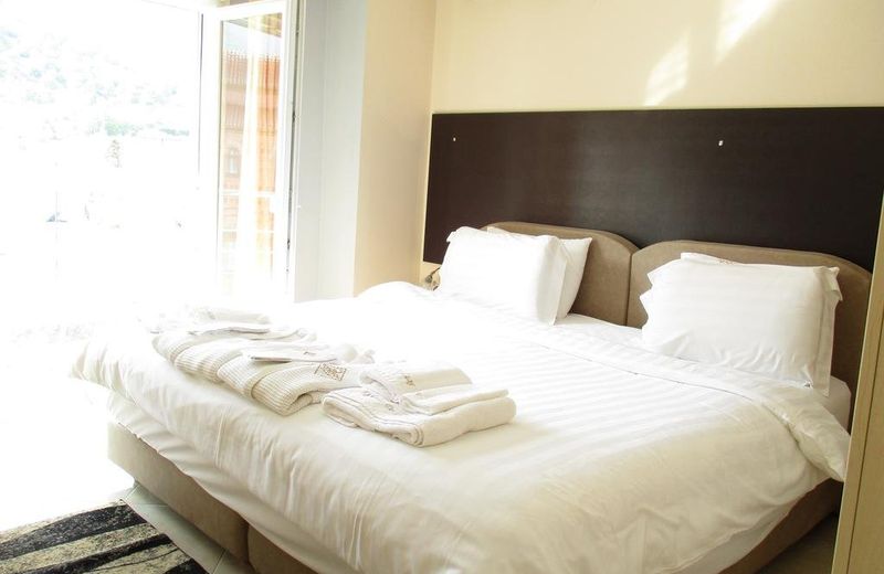 Kyknos De Luxe Suites & Rooms